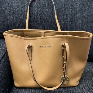 Michael Michael Kors Jet Set Travel Carryall Tote Bag